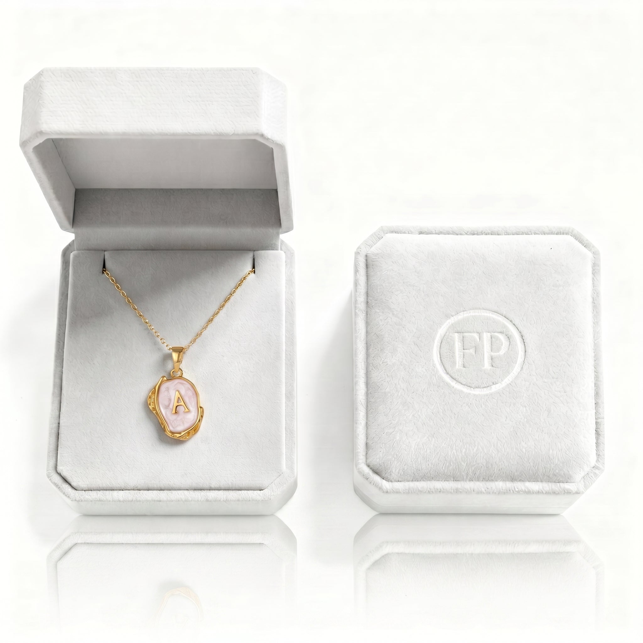 Initial Necklace "Lyra"